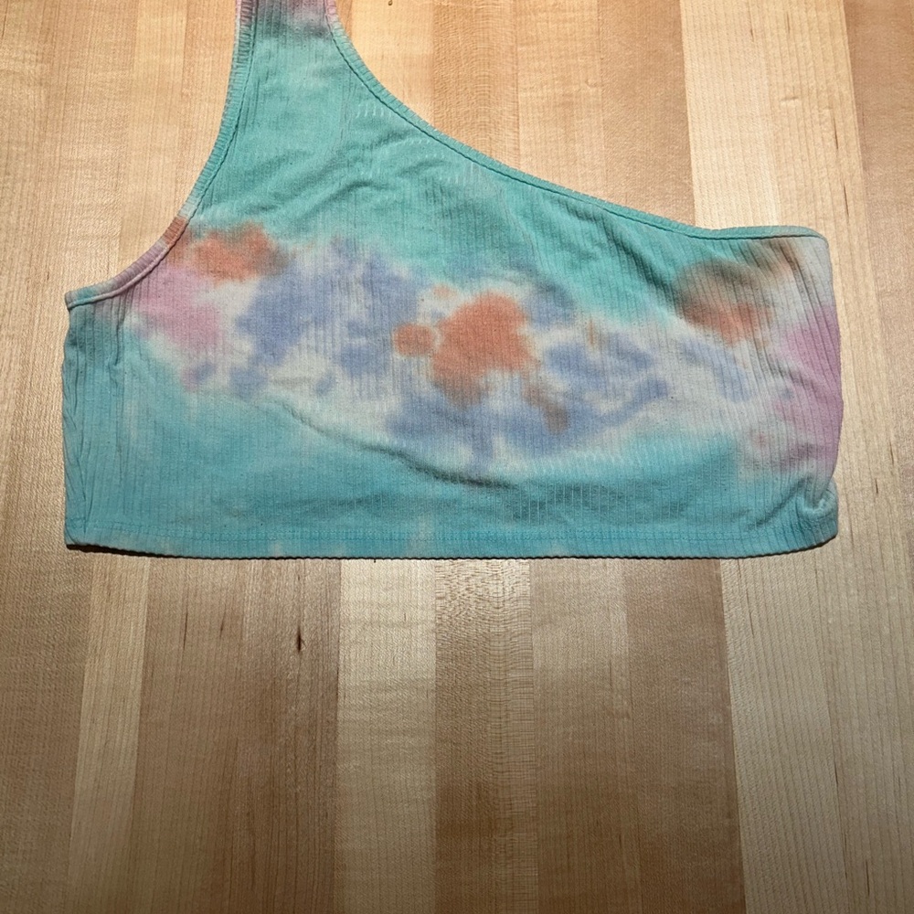 LF Emma and Sam Tie-Dye One-Shoulder Crop Top